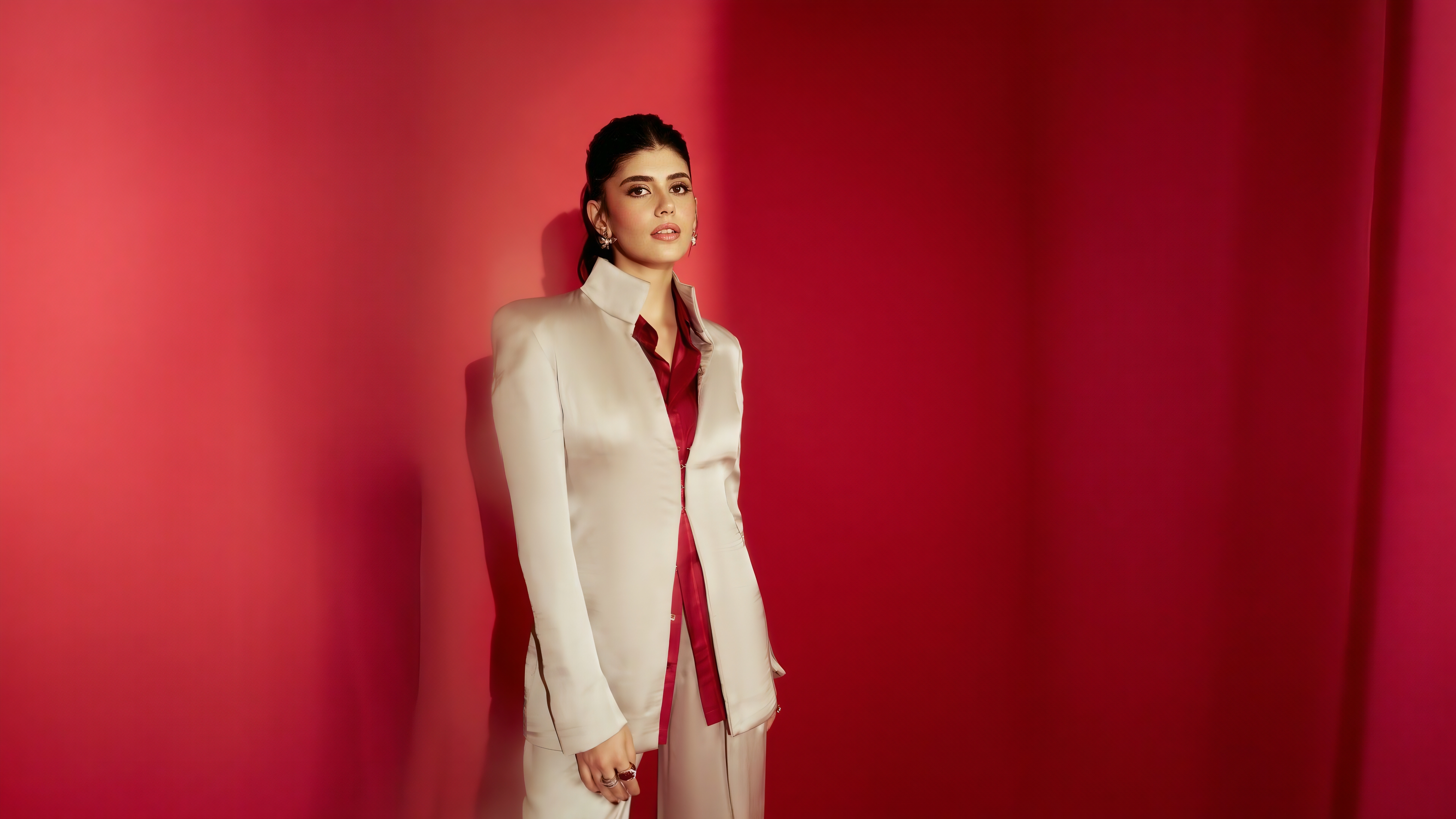 Crimson Grid. Sharp Silk Tailoring Against Magenta 💄🔴