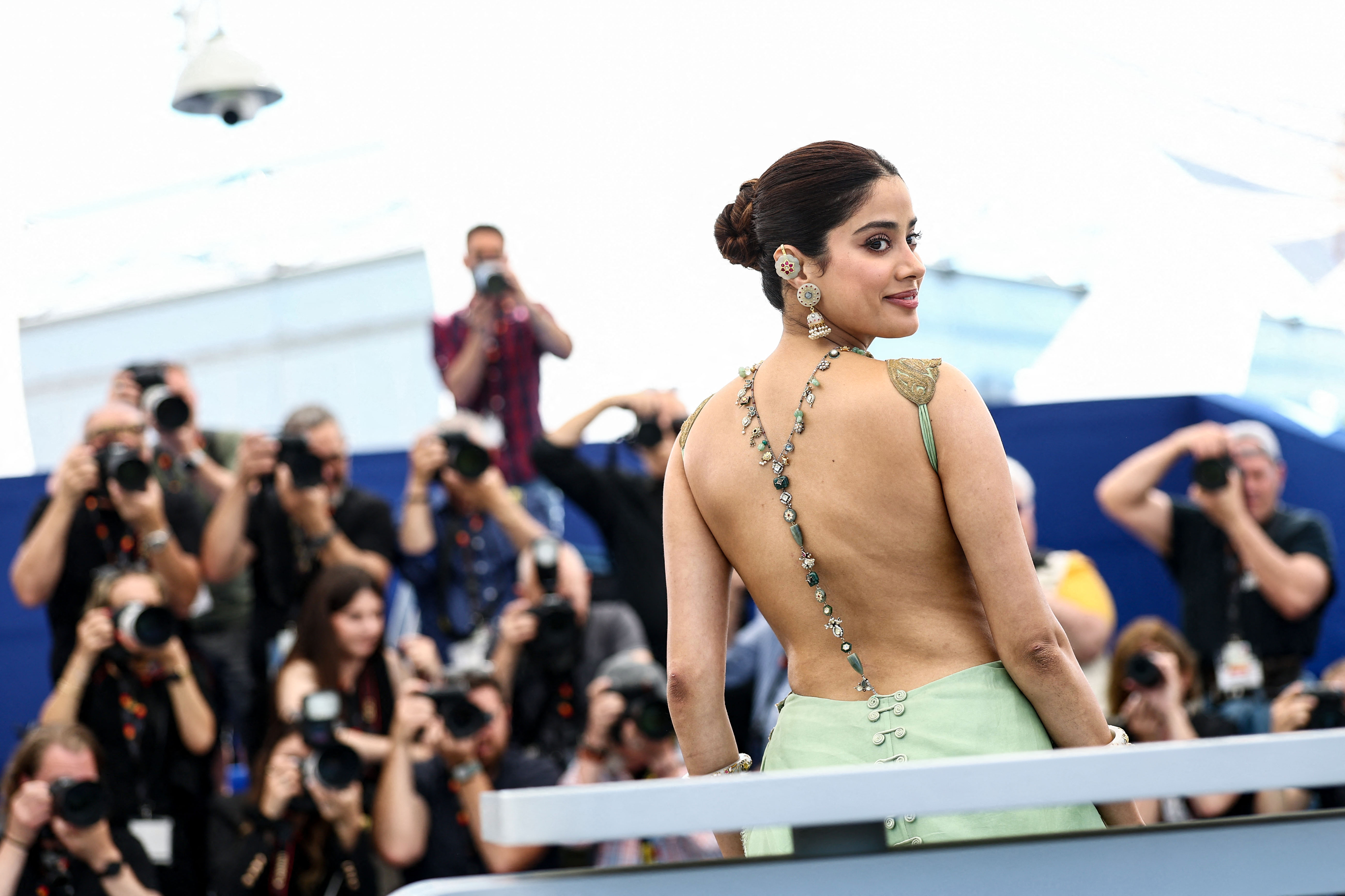 Backless Mint Couture. Facing the Grand Flashbulb Barrage 📸💚